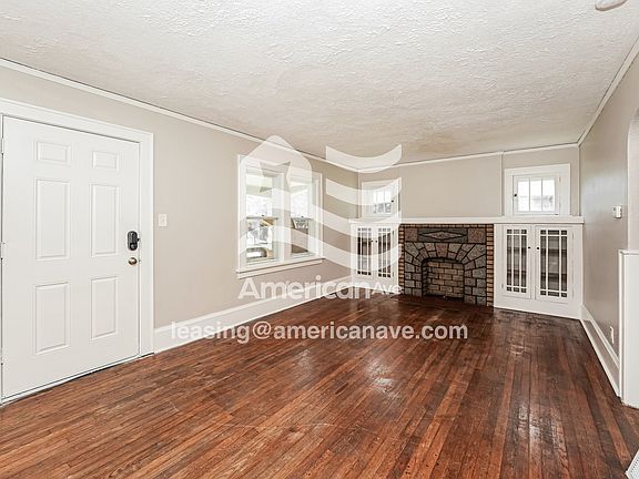 607102_003_living_room_3.jpg