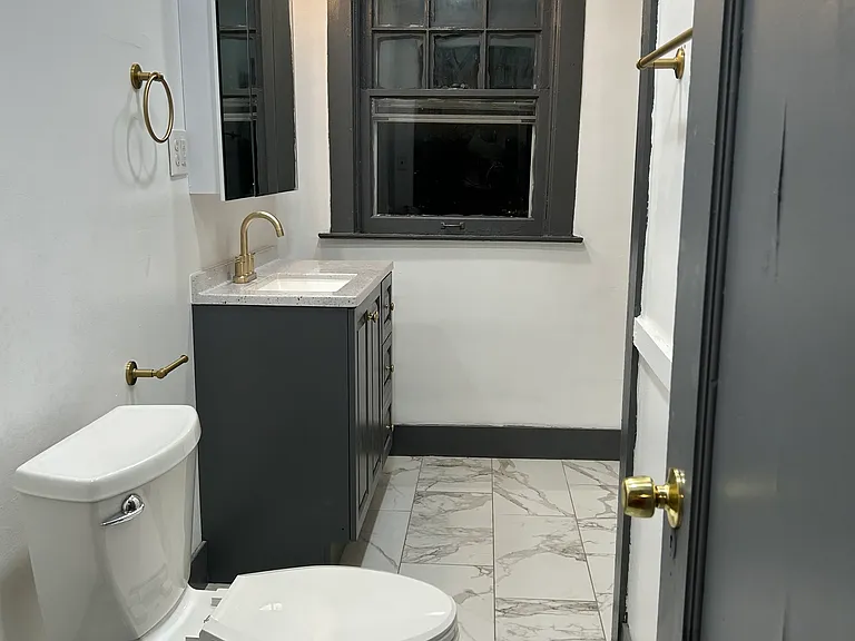142 Oak St #R — Photo 5