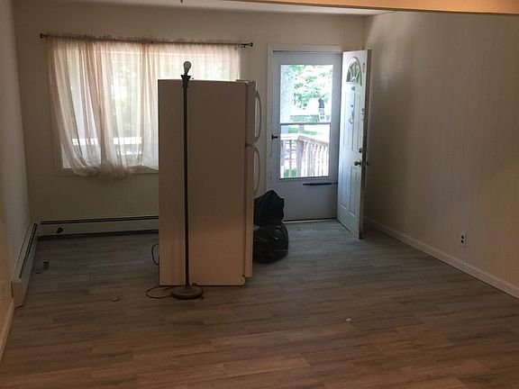 3rd image of 92 Daisy Dr