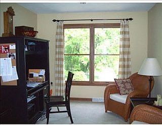 2nd image of 1419 Colony Dr