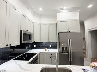 7 Victoria St #1, Dorchester, MA 02125