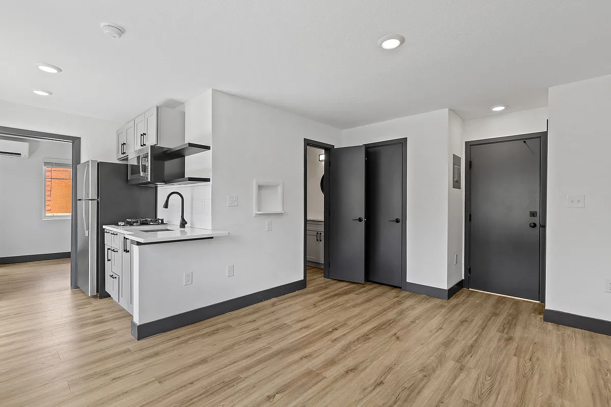Building Photo - 2751 W 28th Ave