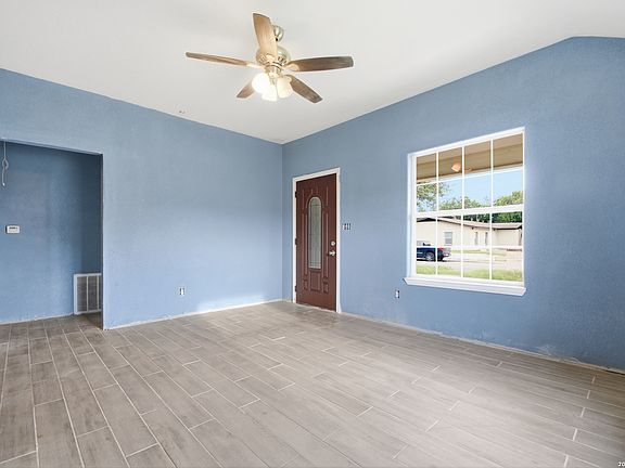 4th image of 939 W Harding Blvd