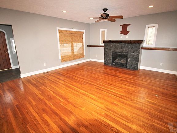 5th image of 508 E Washington St