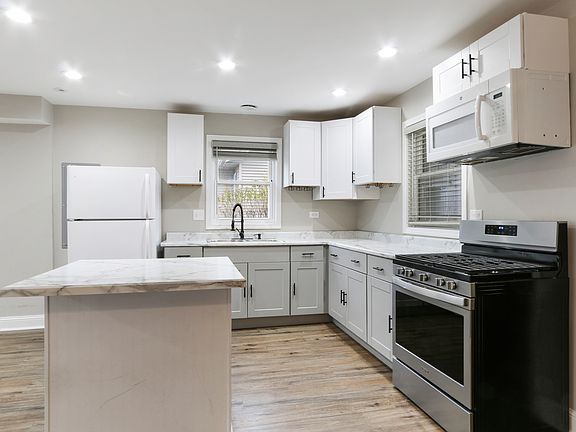 3rd image of 42417 N Orchard St