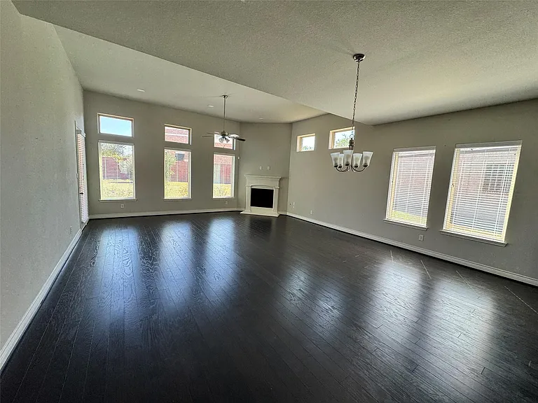 5231 Pickford Grv — Photo 7