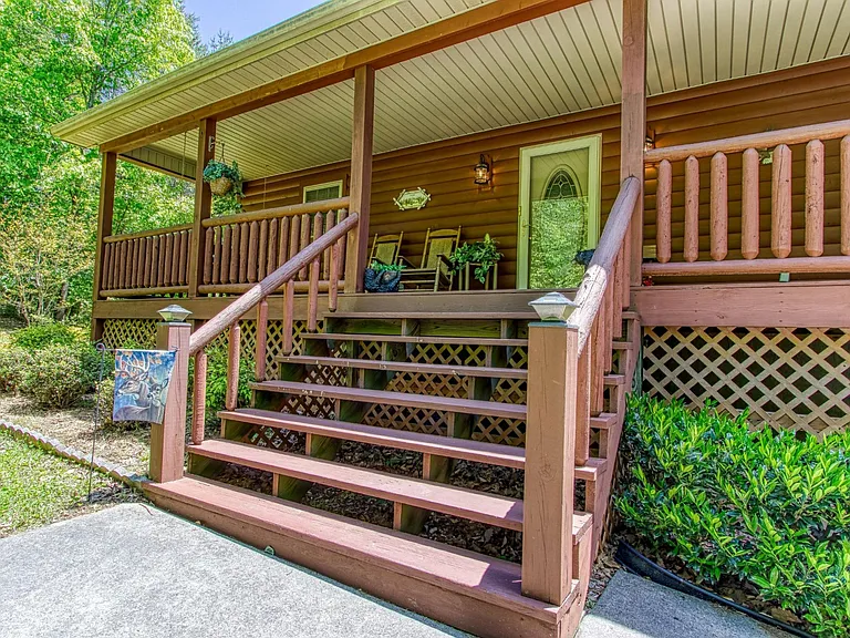 2913 Barnes Dr — Photo 32
