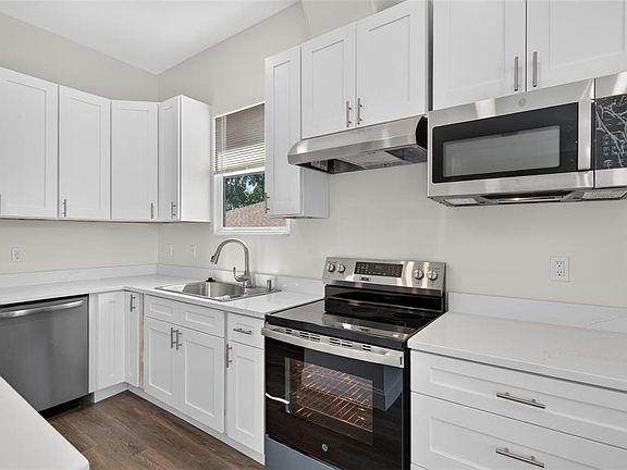 4th image of 3022 W Douglas St