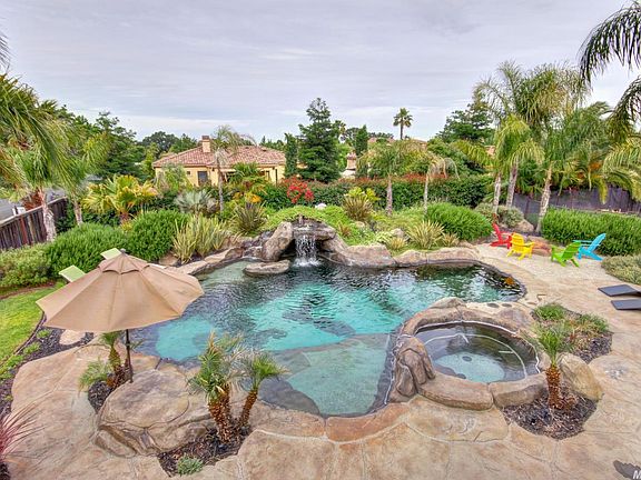 2nd image of 8530 Indianwood Ln