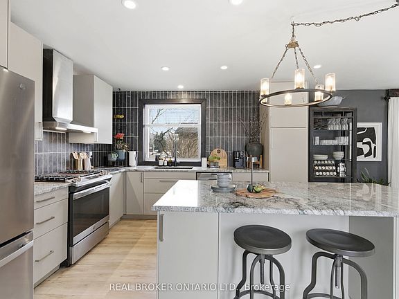 4th image of 1043 Queens Bush Rd