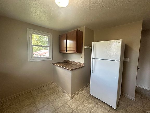 5th image of 489 NE 11th St
