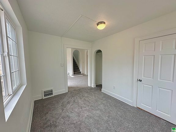 4th image of 3217 4th Ave