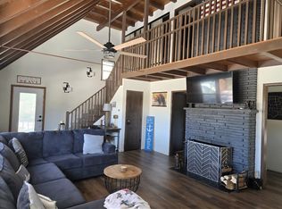 520 Emerald Dr, Lake Arrowhead, CA 92352