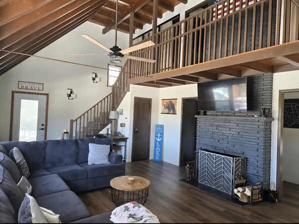 520 Emerald Dr, Lake Arrowhead, CA 92352
