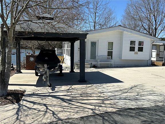 2nd image of 101 Dogwood Cir