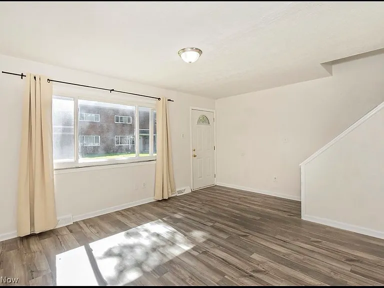 23673 Banbury Cir #B — Photo 1