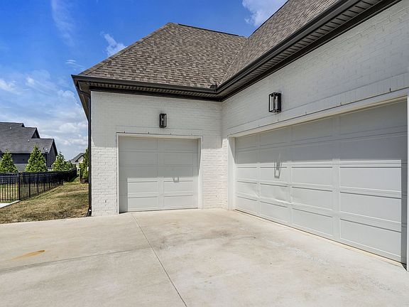 4th image of 625 Reichert Ct