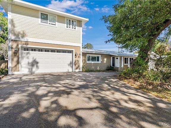 2nd image of 1203 SE Kings Bay Dr