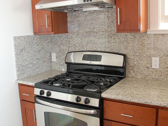 3rd image of 118 Pfeiffer St