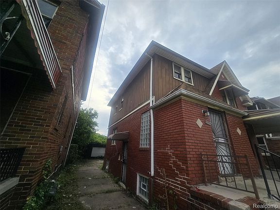 3rd image of 16171 Washburn St
