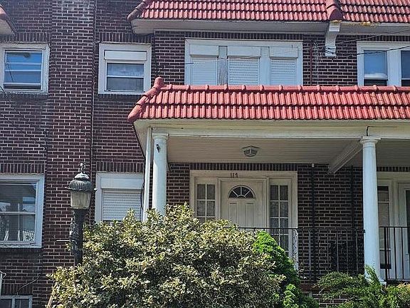 3rd image of 117 Terrace Ave