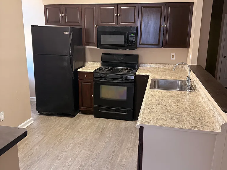 154 E Washington Ln #1 — Photo 6