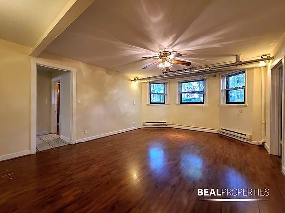 2nd image of 1127 W Oakdale Ave #1127