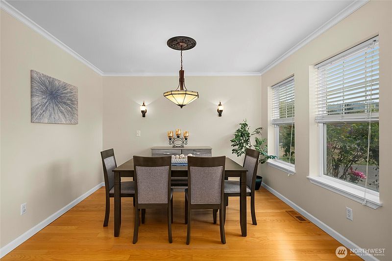 3rd image of 307 Rowe Street NW