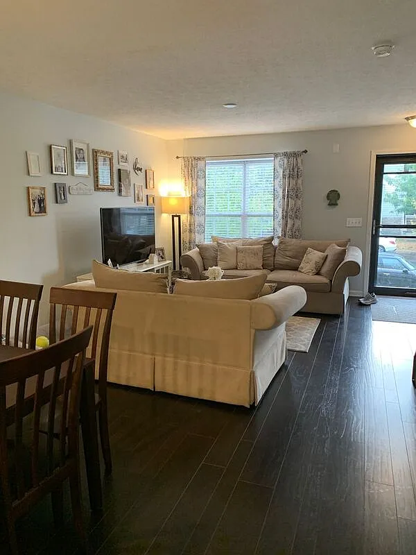 2 bed, 2.5 bath, 1500 sqft, $1,900 — Photo 2