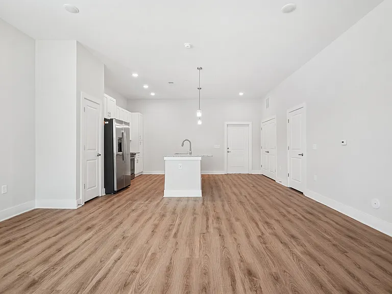 4000 Margaret — Photo 18