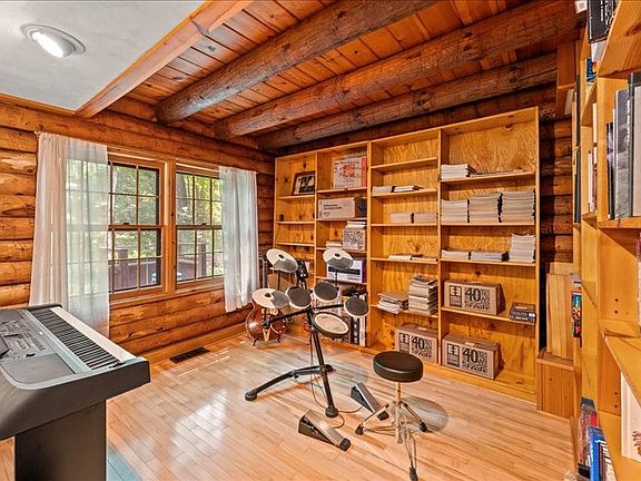 4th image of 1172 Lynch Rd