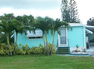 7679 SE Eagle Ave, Hobe Sound, FL 33455