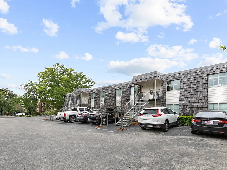 Linridge Apartments — Photo 23