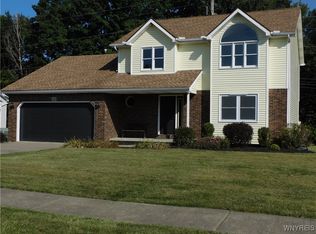 4442 Rushford Dr, Hamburg, NY 14075