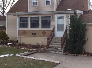18 Columbine Ave, Akron, OH 44312