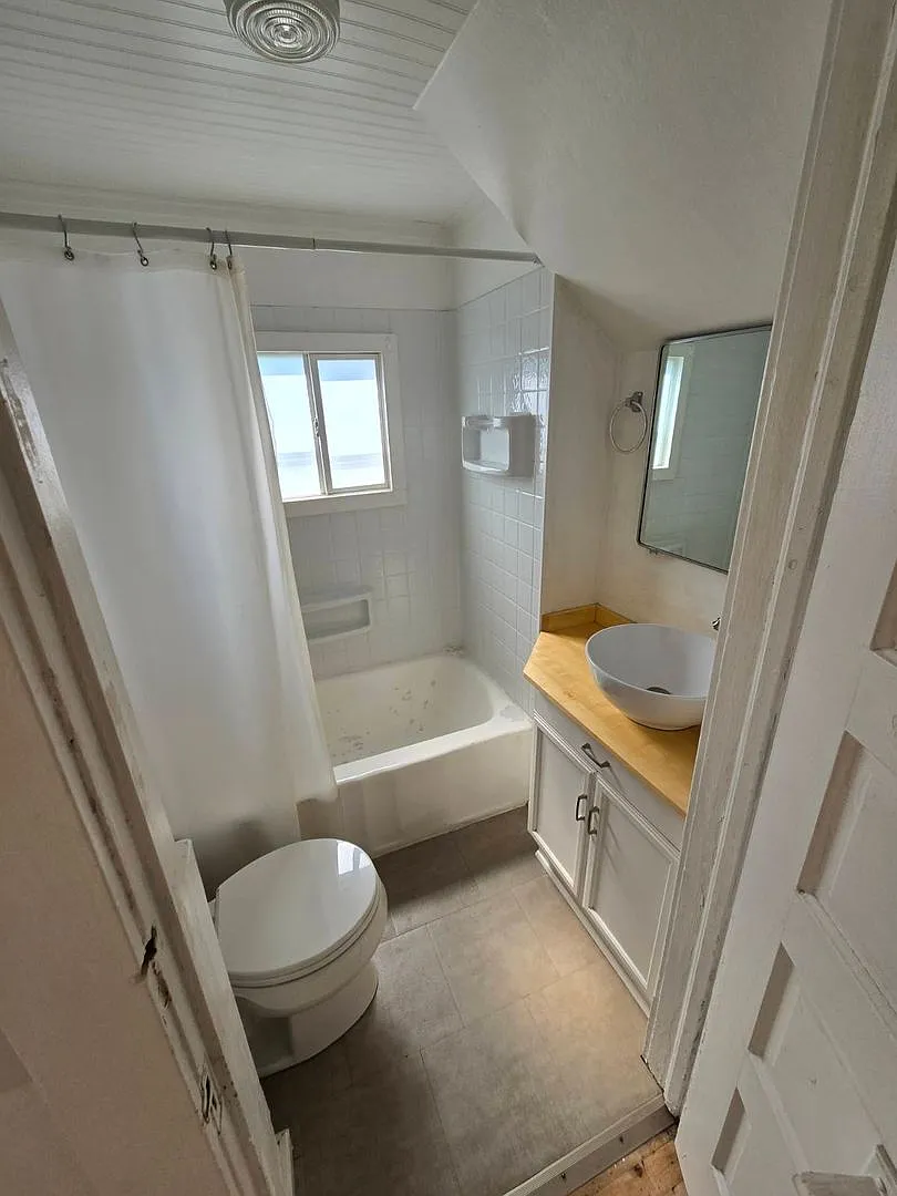 2821 Wicklow Street — Photo 4