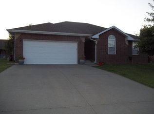1685 S Mission Ave, Bolivar, MO 65613