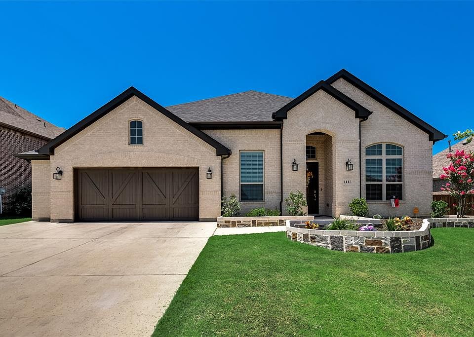 1st image of 1113 Lake Hills Trl