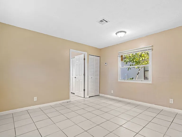 1022 NW 6th Ave — Photo 4
