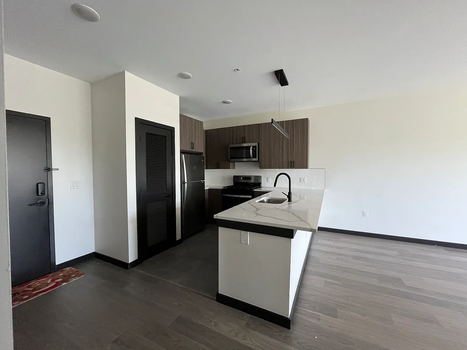 2 bed, 1190 sqft, $3,300 — Photo 3