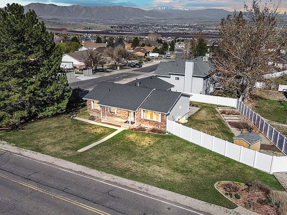 3rd image of 331 E Park Dr