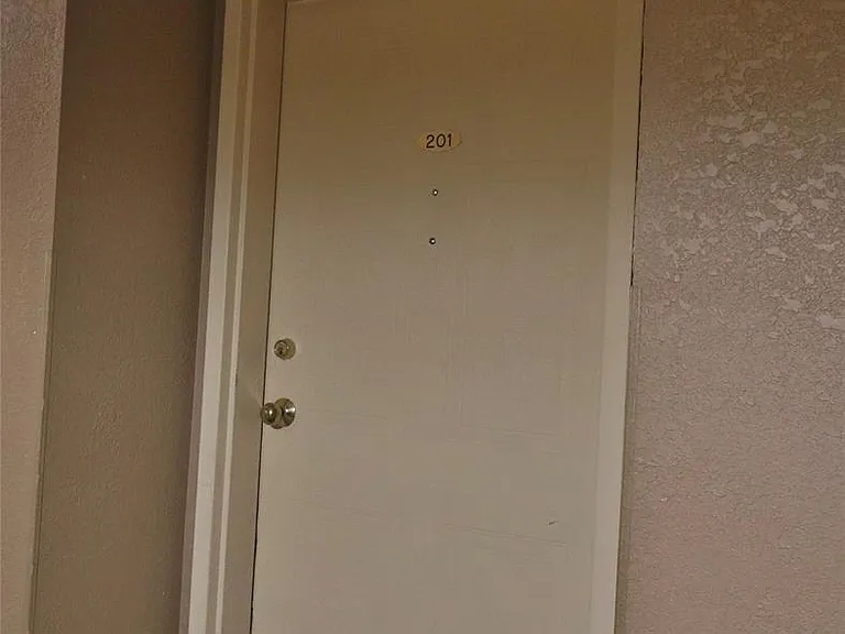 3000 Sandwich St #201 — Photo 3