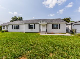140 Fairview Dr, Maryville, TN 37803