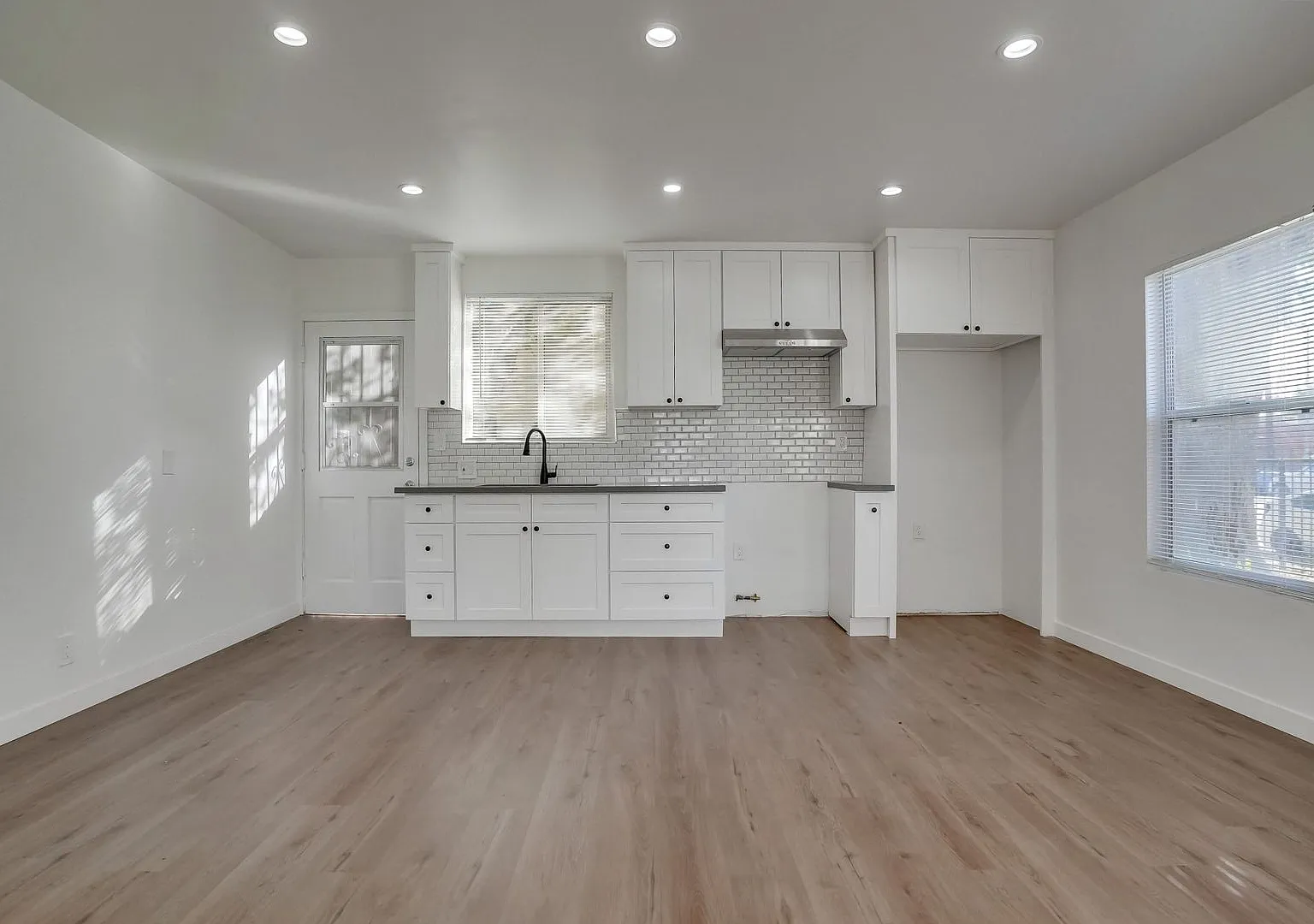 12535 Burbank Blvd — Photo 4