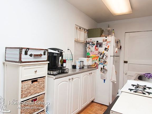 3rd image of 837 1/2 W Cornelia Ave #Two