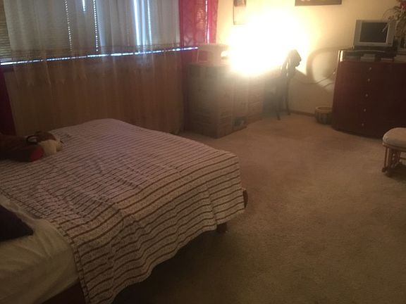 5th image of 6040 Lincoln Ave
