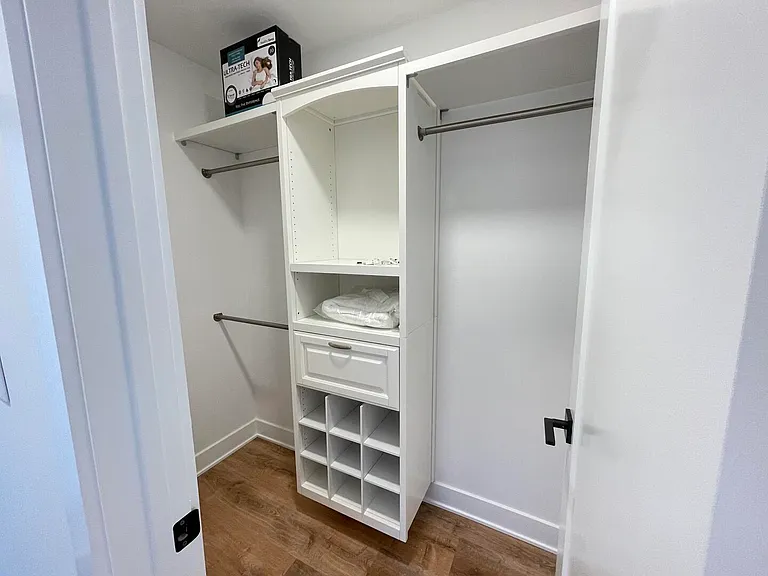 303 Forman Ave — Photo 42