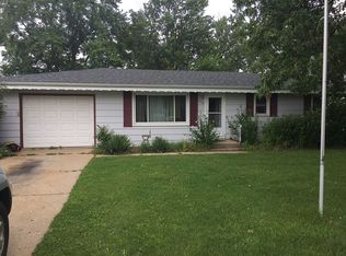 806 Emerald Ln, Machesney Park, IL 61115