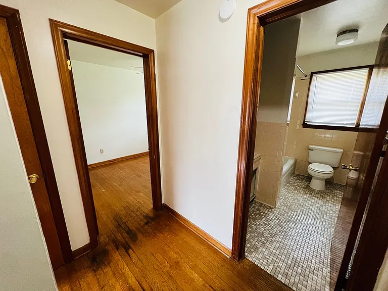 2 Bedroom, 1 Bath Apartment — Photo 49
