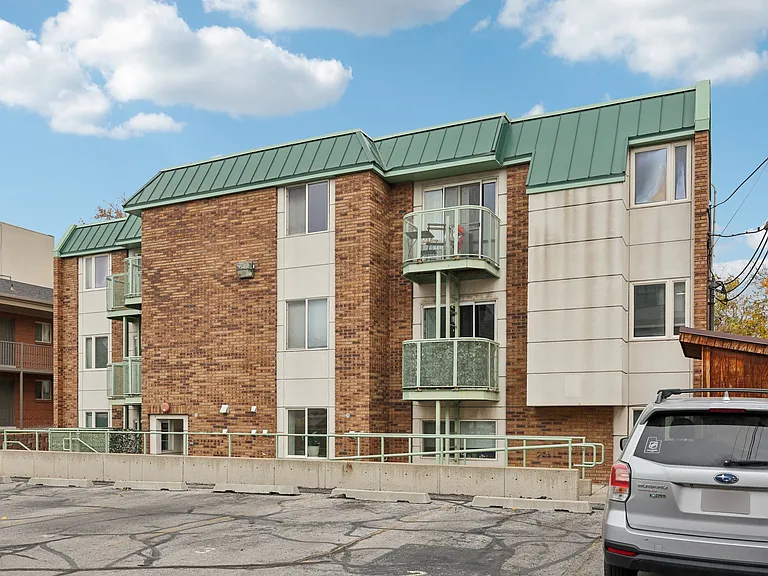 Capitol Reef Apartments — Photo 13